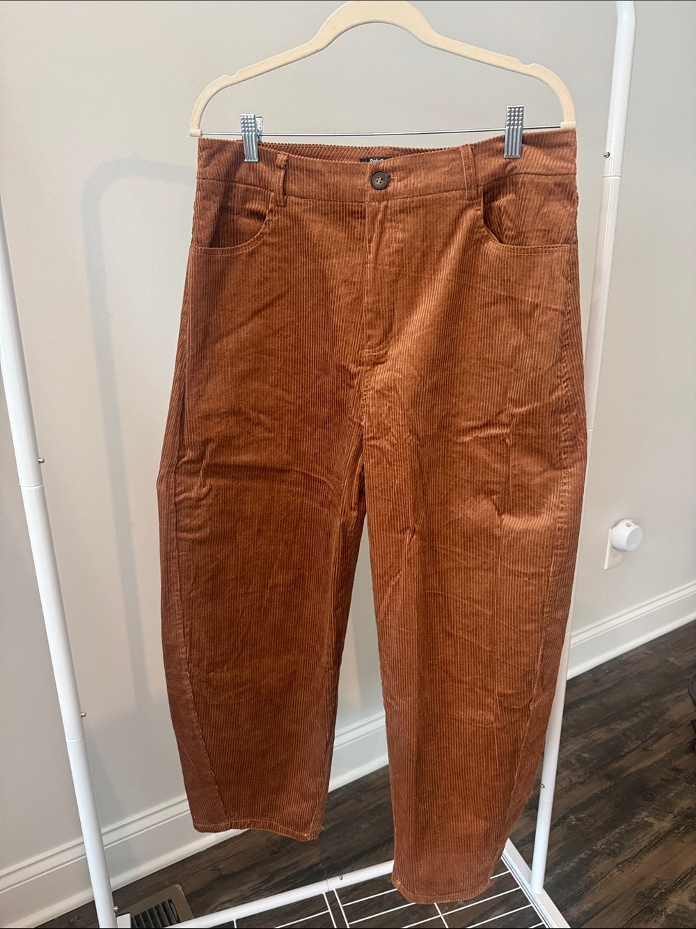 Barrel Leg Ribbed Pants in Rust Brown